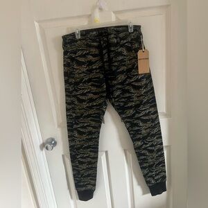 NWT True Religion Men’s Size 29 Camo Denim Joggers